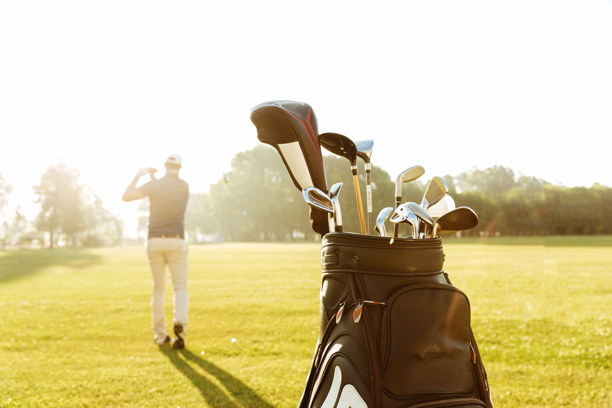 Hitting the links near your Saskatoon hotel is a fun way to take a break from your business trip.